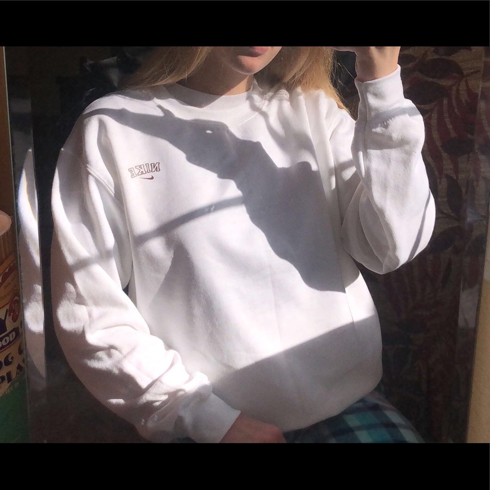 ONE LEFT- white nike crewneck